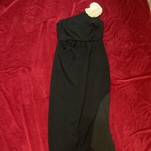 Alexia Admor Black One-Shoulder Maxi Dress with White Floral Accent NWT Size 6